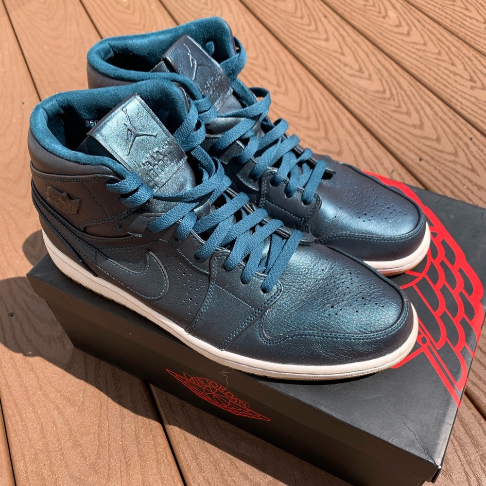 Air Jordan 1’s Mid Retro Nouveau Space Blue